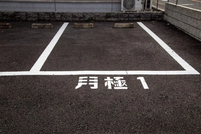 軽バンを停める月極駐車場のイメージ